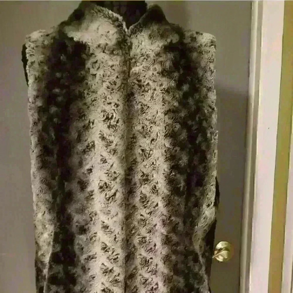 Adrienne Vittadini Tops - Adrienne Vittadini faux fur vest sz Large
